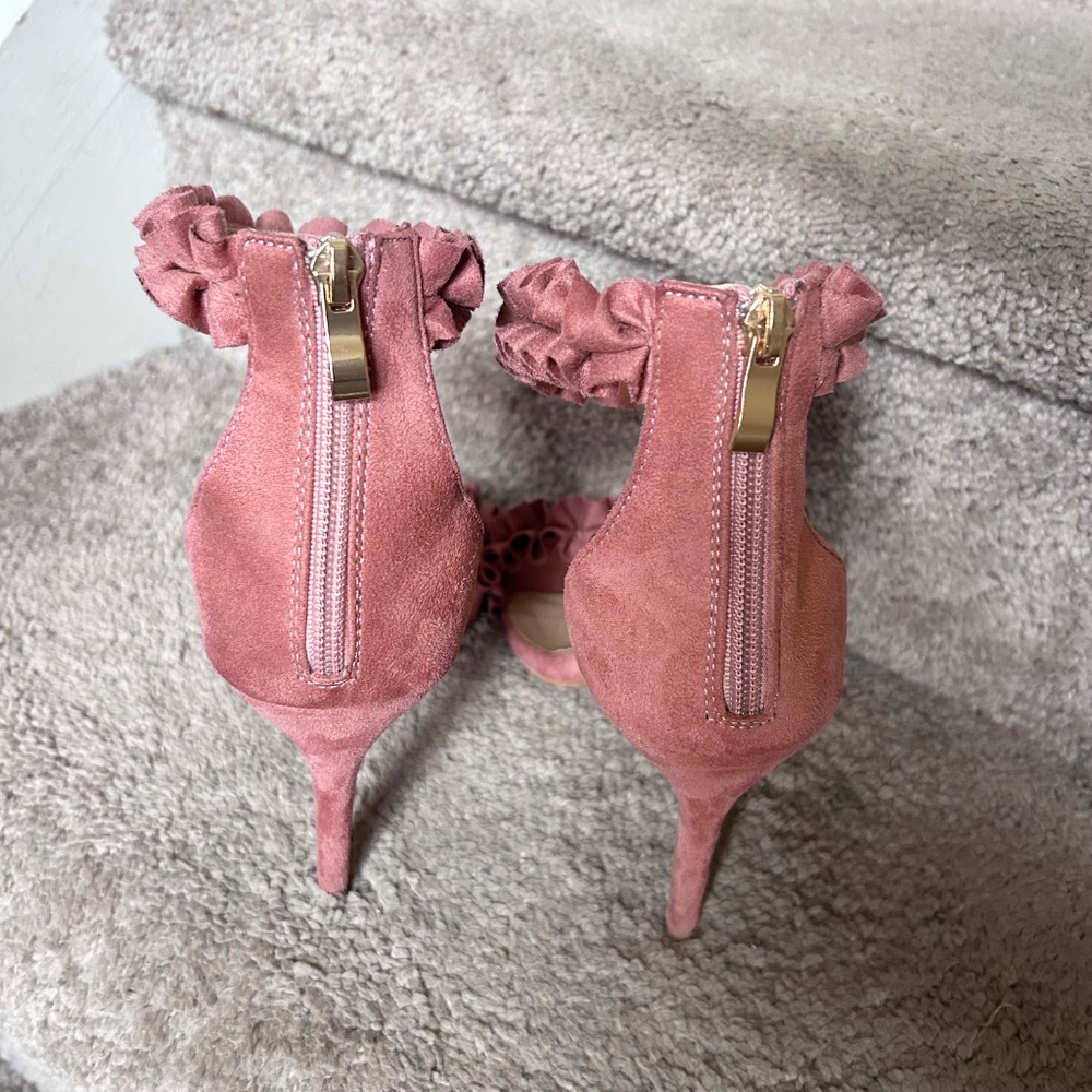 Size 9 Ruffle-trimmed heels - Picture 3 of 5